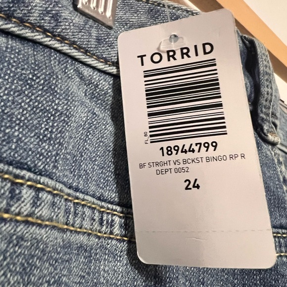 Torrid Boyfriend Jeans BNWT Size 24R - Picture 6 of 7